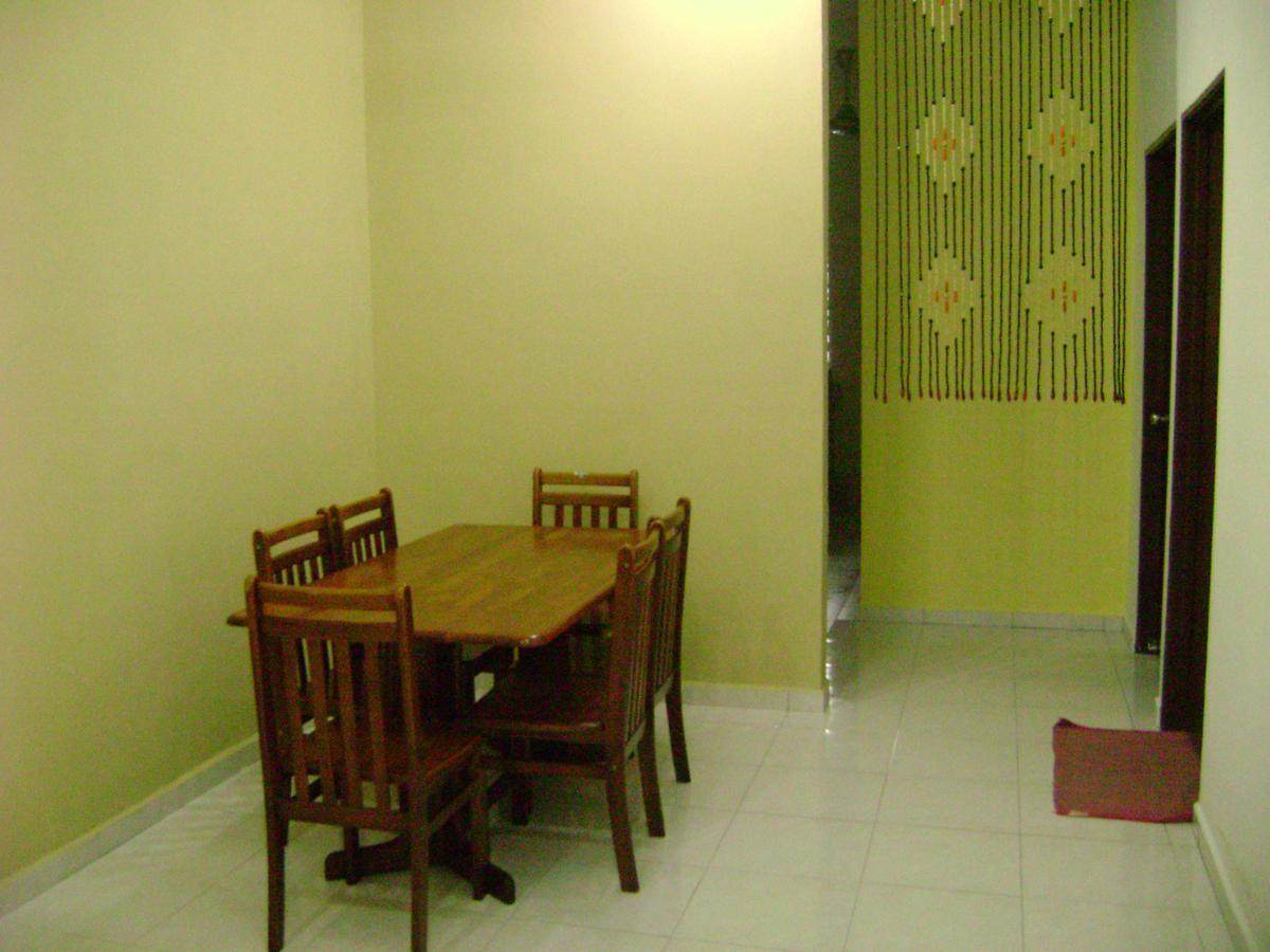 Homestay Amsyarah เซริอิสกันดาร์ ภายนอก รูปภาพ