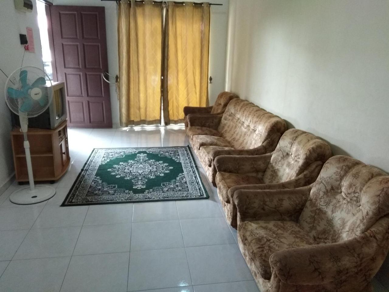 Homestay Amsyarah เซริอิสกันดาร์ ภายนอก รูปภาพ
